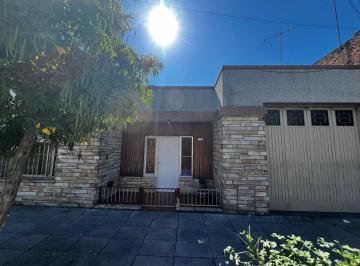 Casa · 84m² · 3 Ambientes · 2 Cocheras · Casa en Villa Raffo