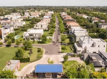 Casa · 350m² · 5 Ambientes · 2 Cocheras · Casa en Venta en Buenavista - Windbells