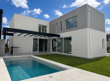 Casa · 263m² · 5 Ambientes · 2 Cocheras · Venta Excelente Casa Moderna, Lote Interno, 5 Ambientes, 3 Suites - Barrio Carpinchos, Nordelta