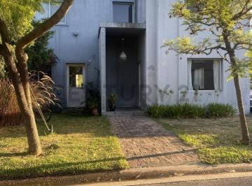 Casa · 180m² · 7 Ambientes · 2 Cocheras · Casa en Venta - Barrio Jacaranda - 7 Ambientes