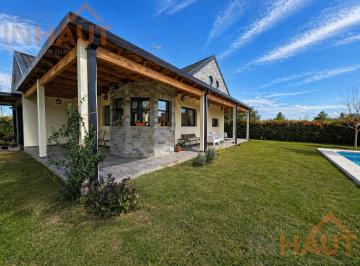 Casa · 265m² · Casa en Cipolletti