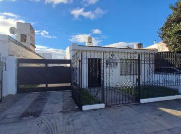 Casa · 110m² · 3 Ambientes · Casa en Venta 2 Dorm.! Garaje