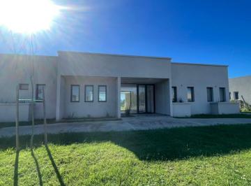 Casa · 820m² · 5 Ambientes · 4 Cocheras · Casa en San Sebastian
