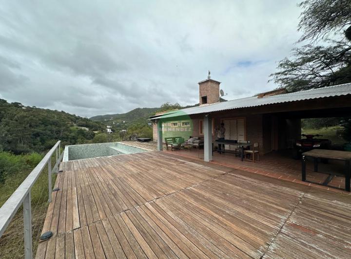 Casa · 220m² · 5 Ambientes · 5 Cocheras