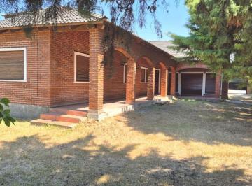 Casa · 220m² · 4 Ambientes · 3 Cocheras · Venta Casa 2 Dorm Parque 133 E 491 y 492 - Joaquin Gorina - La Plata