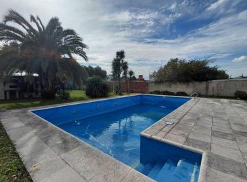 Casa de 5 ambientes, La Plata · Casa con Piscina en Venta en Villa Parque Sicardi
