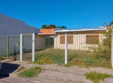 Casa · 82m² · 3 Ambientes · 2 Cocheras · Casa en Venta en Ringuelet