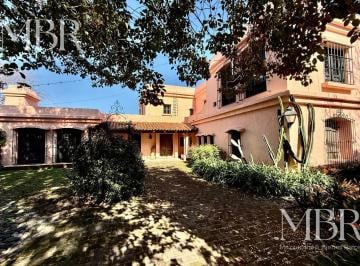 Casa · 390m² · 10 Ambientes · Reclus y Segurola, Casa Colonial en La Horqueta, Venta