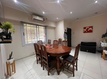 Casa · 200m² · 5 Ambientes · Importante Casa en Venta Barracas.