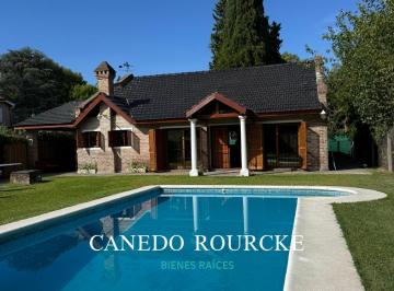 Casa · 150m² · 3 Ambientes · 2 Cocheras · Casa en Barrio Parque El Trébol