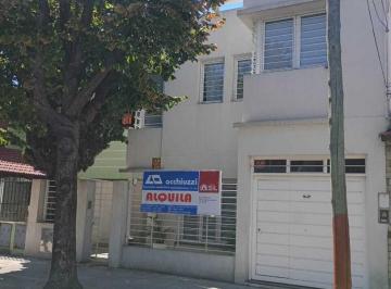 Casa · 239m² · 5 Ambientes · 1 Cochera · Casa Chalet en Venta en Lanús Oeste, Lanús, G. B. a. Zona Sur