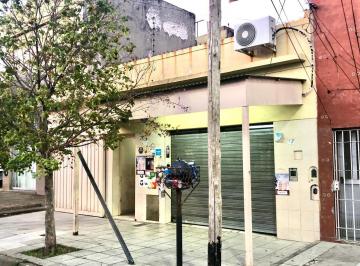Casa · 270m² · 5 Ambientes · 1 Cochera · Casa con 2 Locales en Villa Dominico