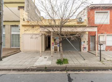 Casa · 270m² · 5 Ambientes · 1 Cochera · Casa con 2 Locales en Villa Dominico