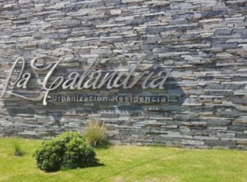 Terreno · 360m² · 1 Ambiente · Lote en Venta Fondo Norte 360 m² - La Calandria