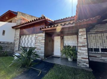 Casa · 150m² · 4 Ambientes · 1 Cochera · Amplia Casa Jardin y Cochera en Venta en Wilde Apto Credito
