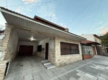 Casa · 240m² · 4 Ambientes · 2 Cocheras · Casa Cuatro Ambientes a La Venta en Wilde Apto Credito