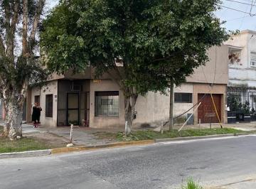 PH · 96m² · 4 Ambientes · 1 Cochera · PH Bernal Oeste Cuatro Ambientes con Cochera Venta