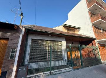 Casa · 173m² · 4 Ambientes · 1 Cochera · Casa Cuatro Ambientes con Cochera y Patio en Venta en Wilde Centro Apto Credito