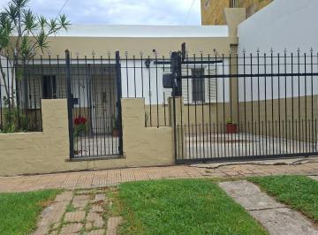 PH · 3 Ambientes · 1 Cochera · PH Tres Ambientes en Venta Bernal