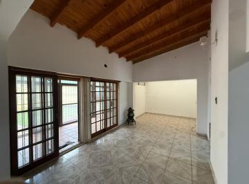 Casa · 5 Ambientes · 1 Cochera · ¡Casa Cinco Ambientes con Patio y Cochera en Quilmes en Venta!