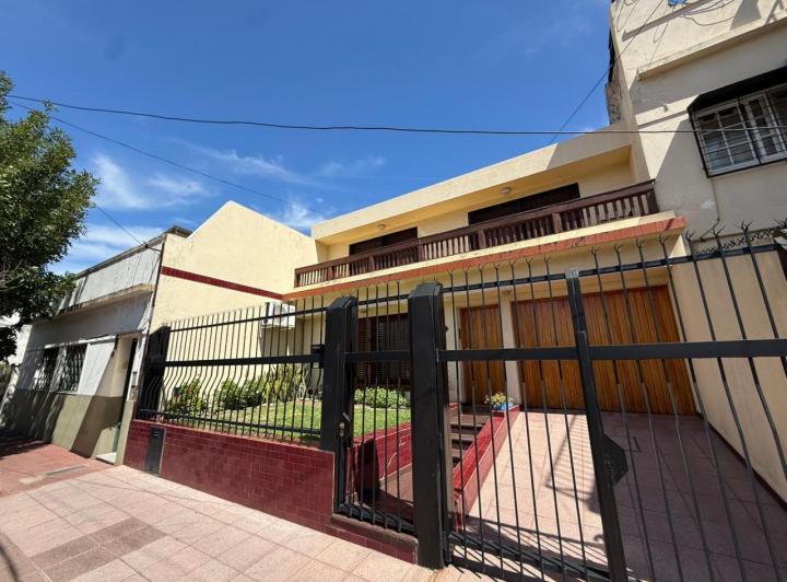 Casa · 167m² · 6 Ambientes · 1 Cochera