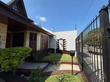 Casa · 5 Ambientes · Casa de 5 Ambientes con Jardin y Piscina en Venta en Wilde