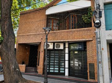 Casa · 270m² · 9 Ambientes · 2 Cocheras · Casa en Alquiler Para Uso Comercial o Vivienda
