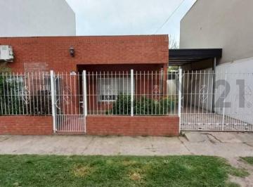 Casa · 94m² · 5 Ambientes · 1 Cochera · Venta Casa Familiar 5 Ambientes con Cochera - Jose C. Paz