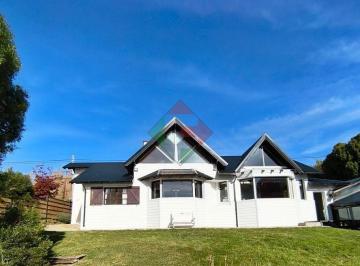 Casa · 271m² · 7 Ambientes · Casa Frente Al Lago Nahuel Huapi en Costa del Sol, Acepta Permutas en Bariloche o Buenos Aires