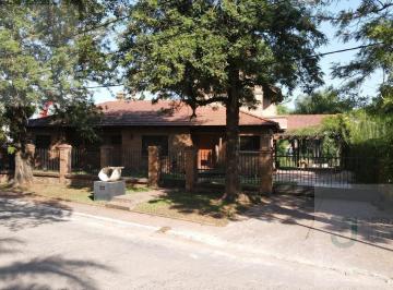 Casa · 1100m² · 7 Ambientes · 2 Cocheras · Exclusiva Casa en Venta - Parque Avalos