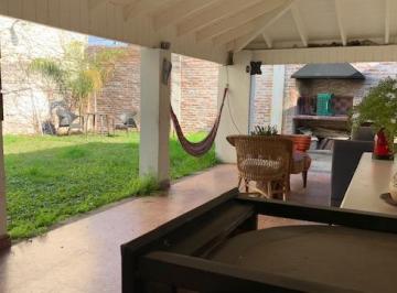 Casa · 90m² · 4 Ambientes · 2 Cocheras · Casa - Sarandi