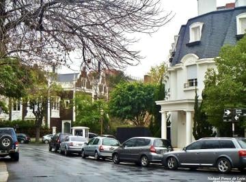 Departamento · 1100m² · 8 Ambientes · Casa en Barrio Parque