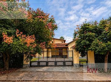 Casa · 2000m² · 7 Dormitorios · 6 Cocheras · Casa en Venta - La Almudena - Zona Oeste