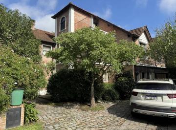 Casa · 296m² · 7 Ambientes · 2 Cocheras · Hermosa Casa en Barrio Cerrado Los Plátanos