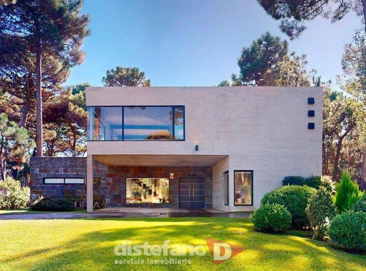 Casa · 262m² · 5 Ambientes · 1 Cochera