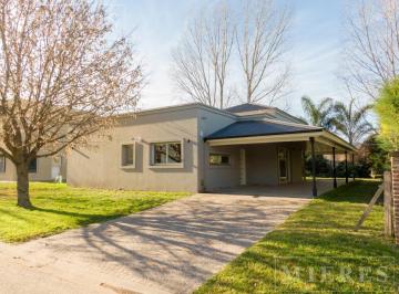Casa · 137m² · 3 Ambientes · 3 Cocheras · Casa en Venta en El Barrio Acacias Blancas