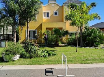 Casa · 190m² · 4 Ambientes · 2 Cocheras · Casa 4 Amb. C/ Piscina en Barrio San Alfonso, Pilar del Este