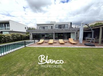 Casa · 386m² · 5 Ambientes · 2 Cocheras · Casa en Venta Al Agua en San Benito, Villanueva, Tigre