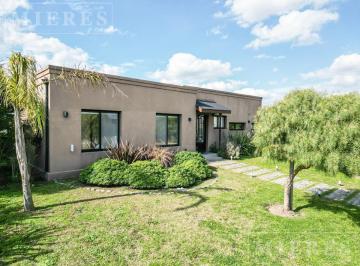 Casa · 147m² · 4 Ambientes · Casa en Venta Sobre Lote Interno en Area 1 San Sebastian