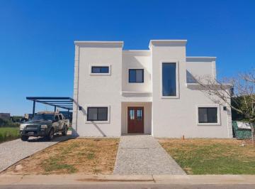Casa · 214m² · 4 Ambientes · 3 Cocheras · San Matias