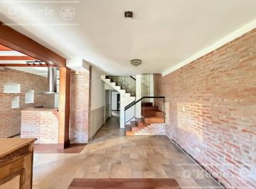 Casa · 240m² · 4 Ambientes · 4 Cocheras · Casa 4 Ambientes en Venta. Quilmes. Quincho