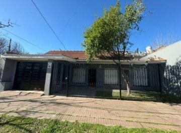 Casa · 170m² · 3 Ambientes · 1 Cochera · Casa en Venta Temperley Refaccionada