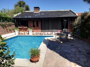 Casa · 310m² · 5 Ambientes · 2 Cocheras · Venta Casa Olivo/1 Dorm Pb/ Pileta Jardin