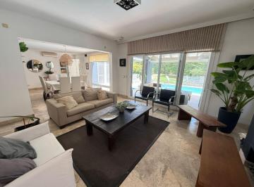 Casa de 8 ambientes, Pilar · Muy Linda Casa en Venta