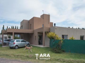 Casa · 170m² · 4 Ambientes · 2 Cocheras · Casa Barrio Privado Villa Muluen