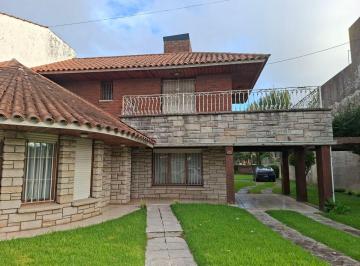 Casa de 5 ambientes, Mar del Plata · Chalet 5 Ambientes, 4baños, Gran Parque, Sobre Lote de 650 m². Villa Primera