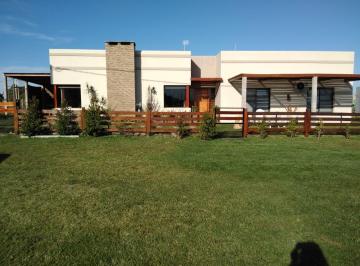 Casa de 4 ambientes, Federación · Vendo Casa Minimalista