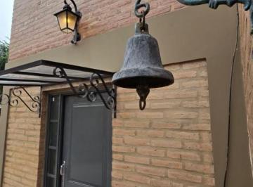 Casa · 4 Ambientes · Casa Tres Dorm. Zona Sur