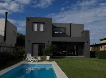 Casa · 172m² · 5 Ambientes · 2 Cocheras · Casa Chalet en Venta en Santa Elena, Pilar del Este, Pilar
