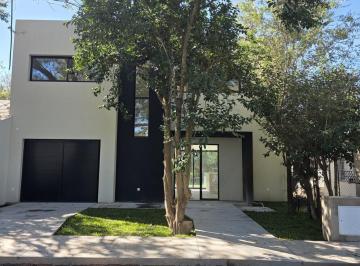 Casa · 144m² · 5 Ambientes · 1 Cochera · Casa en Venta de 3 Dorm. a Estrenar en Funes